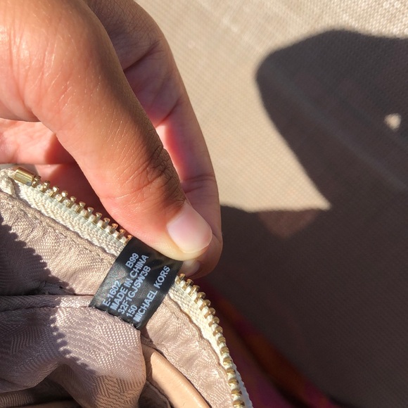 🥂MK WRISTLET WALLET🥂 - Picture 7 of 10